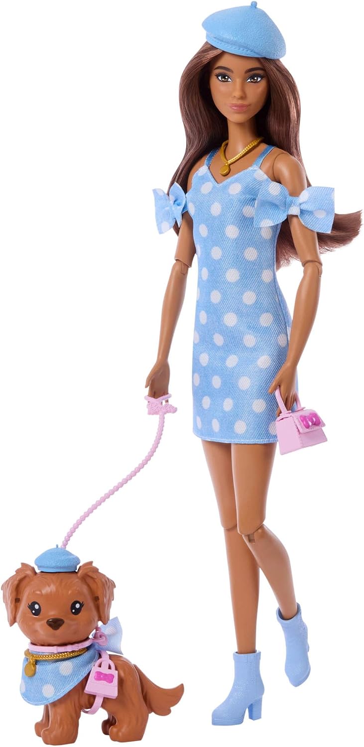 Barbie Twinning Looks Muñeca con perro mascota con ropa azul de lunares a juego y accesorios como boinas y bolsos, pelo castaño, JFP38