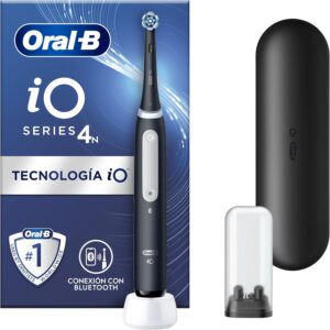Oral-B iO 4N Cepillo de Dientes Eléctrico con Mango Recargable, 1 Cabezal y Estuche de Viaje, Diseñado por Braun - Negro