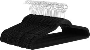 Amazon Basics perchas de terciopelo para trajes, pack de 50 negras